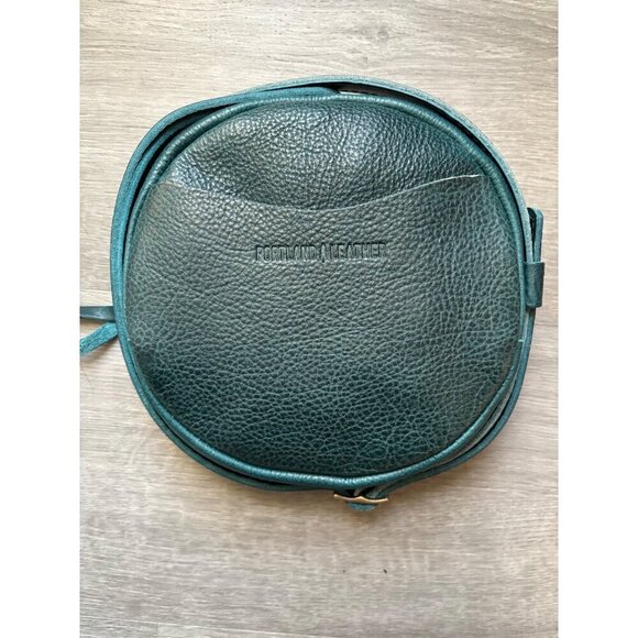 Portland Leather Lagoon Small Circle Crossbody Purse - Picture 1 of 7